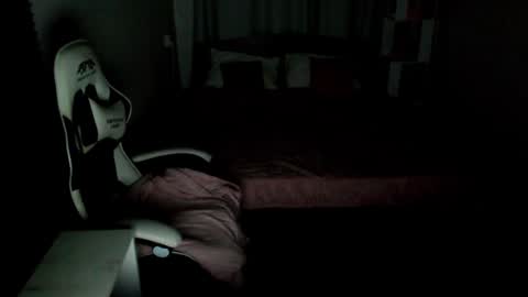 Molly Prvt is open online show from 14, 1, 2025