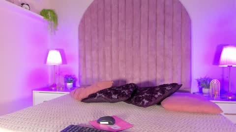 Molly Jackson online show from 8, 2, 2025