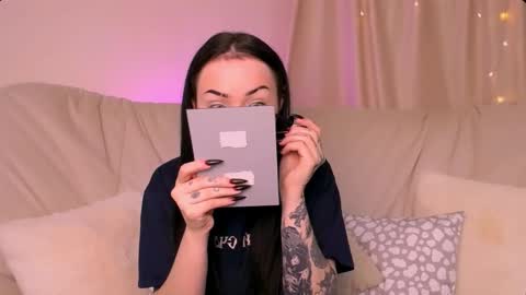 Snapshot of molly_kisss chatting on 16, 11, 2025 molly_kisss online show from 16, 11, 2025