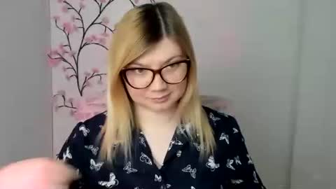 Molly online show from 8, 4, 2026