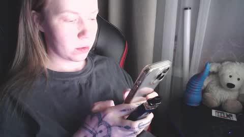 I have new photos come and see with love Molly online show from 1, 2, 2026