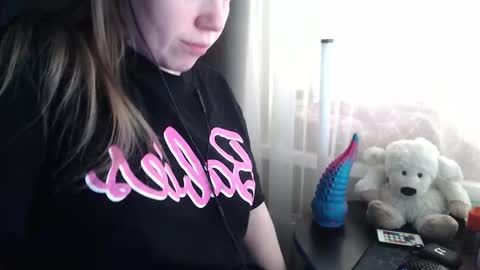 I have new photos come and see with love Molly online show from 4, 2, 2026