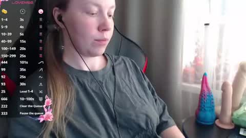 I have new photos come and see with love Molly online show from 25, 7, 2026
