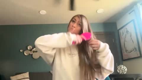 Snapshot of molly_theslut chatting on 8, 10, 2025 molly_theslut online show from 8, 10, 2025