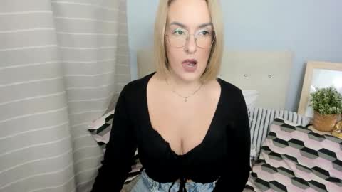 Snapshot of mollycrazy chatting on 27, 11, 2025 MollyCrazy online show from 27, 11, 2025