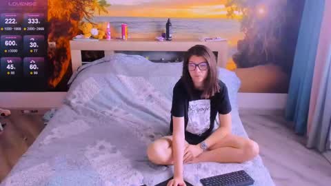  KIRA  online show from 5, 6, 2026