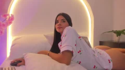 mollylove_ online show from 25, 7, 2026