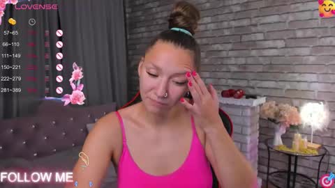 hi im Molly heregreat boobs big heart  warm pussy  online show from 10, 10, 2025