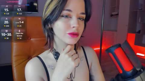 Snapshot of mollyposh chatting on 12, 11, 2025 Molly online show from 12, 11, 2025