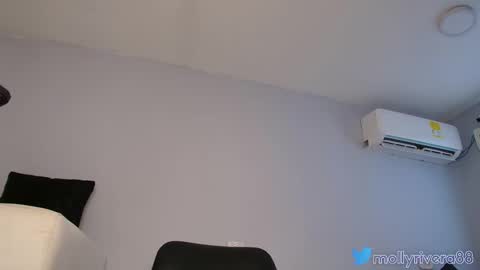 Molly  online show from 8, 9, 2025