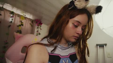 Snapshot of mollysb_05 chatting on 16, 1, 2025 mollysb_05 online show from 16, 1, 2025