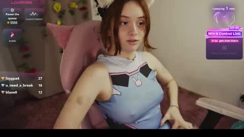 Snapshot of mollysb_05 chatting on 7, 3, 2025 mollysb_05 online show from 7, 3, 2025