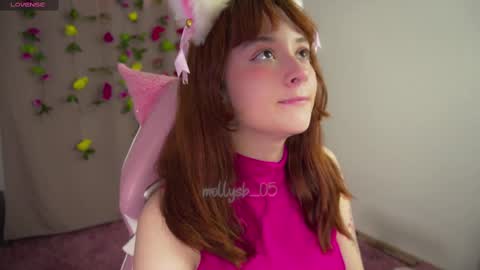 Snapshot of mollysb_05 chatting on 3, 10, 2025 mollysb_05 online show from 3, 10, 2025