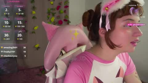 Snapshot of mollysb_05 chatting on 26, 10, 2025 mollysb_05 online show from 26, 10, 2025