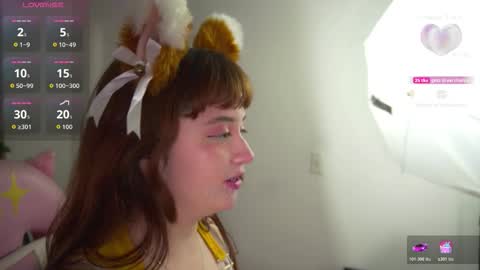 Snapshot of mollysb_05 chatting on 11, 11, 2025 mollysb_05 online show from 11, 11, 2025