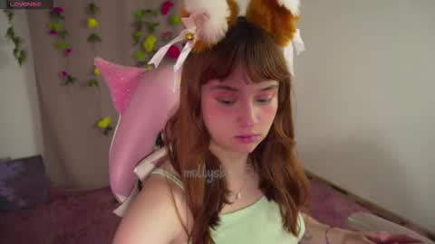 Snapshot of mollysb_05 chatting on 13, 11, 2025 mollysb_05 online show from 13, 11, 2025