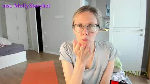 Snapshot of mollystory chatting on 30, 4, 2026 AngelMomm online show from 30, 4, 2026