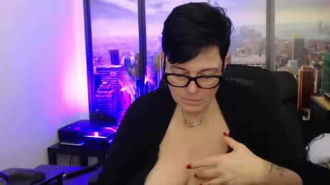 Snapshot of mollysun chatting on 5, 1, 2025 MollySun Nina Randmann online show from 5, 1, 2025