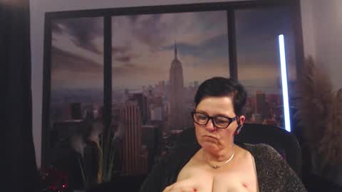 Snapshot of mollysun chatting on 17, 9, 2025 MollySun Nina Randmann online show from 17, 9, 2025