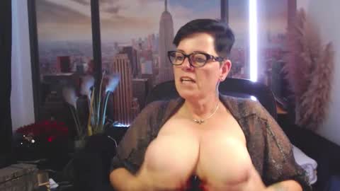 Snapshot of mollysun chatting on 1, 10, 2025 MollySun Nina Randmann online show from 1, 10, 2025