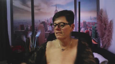 Snapshot of mollysun chatting on 9, 10, 2025 MollySun Nina Randmann online show from 9, 10, 2025