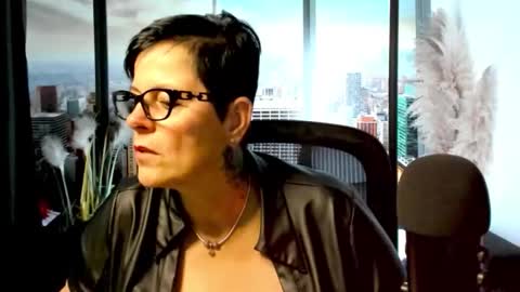 Snapshot of mollysun chatting on 6, 11, 2025 MollySun Nina Randmann online show from 6, 11, 2025