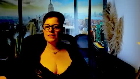 Snapshot of mollysun chatting on 17, 11, 2025 MollySun Nina Randmann online show from 17, 11, 2025