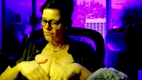 Snapshot of mollysun chatting on 24, 11, 2025 MollySun Nina Randmann online show from 24, 11, 2025