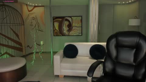 Molly Sunders online show from 17, 4, 2026