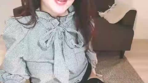 Momo online show from 23, 2, 2025