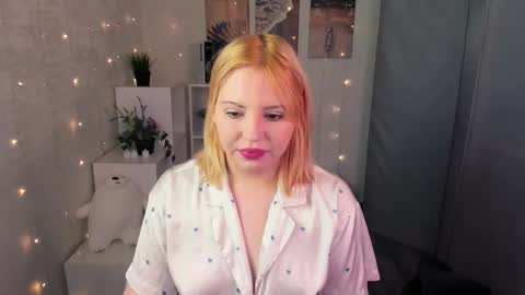 Snapshot of mon1ca_jones chatting on 27, 10, 2025 mon1ca_jones online show from 27, 10, 2025