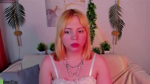 Snapshot of mon1ca_jones chatting on 12, 11, 2025 mon1ca_jones online show from 12, 11, 2025