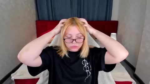 Snapshot of mon1ca_jones chatting on 15, 11, 2025 mon1ca_jones online show from 15, 11, 2025