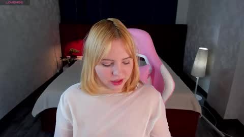 Snapshot of mon1ca_jones chatting on 17, 11, 2025 mon1ca_jones online show from 17, 11, 2025