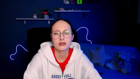 Mona  online show from 5, 3, 2025