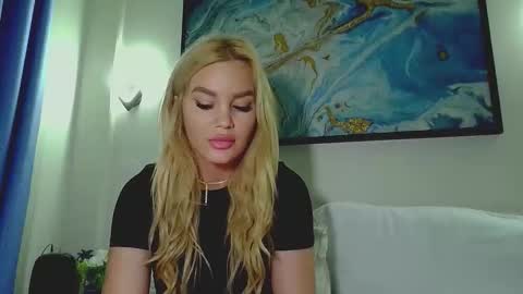 Snapshot of moni_ chatting on 12, 10, 2025 Monica online show from 12, 10, 2025