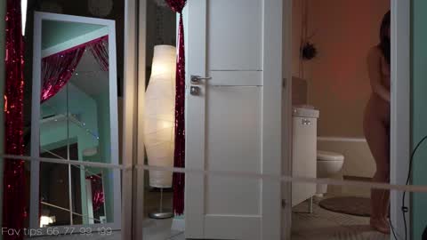 Snapshot of moni_carroll chatting on 27, 2, 2025 Monia Help me get 20000 subscribers online show from 27, 2, 2025