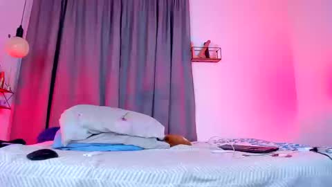 aleja      independent model       online show from 28, 2, 2026