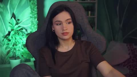 monica online show from 25, 4, 2026