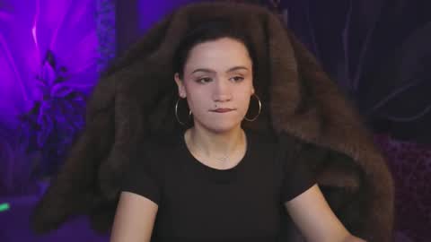 monica online show from 25, 4, 2026