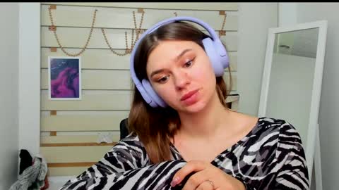 Snapshot of monika_youu chatting on 4, 2, 2025 Monika online show from 4, 2, 2025