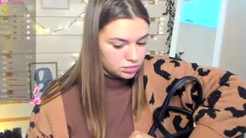 Snapshot of monika_youu chatting on 24, 11, 2025 Monika online show from 24, 11, 2025