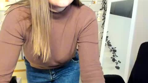 Snapshot of monika_youu chatting on 25, 11, 2025 Monika online show from 25, 11, 2025