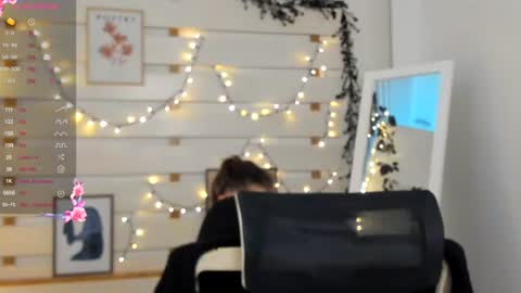 Snapshot of monika_youu chatting on 5, 12, 2025 Monika online show from 5, 12, 2025