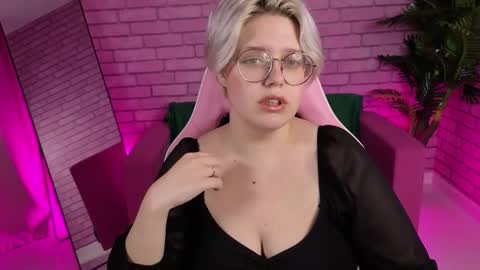 Monica online show from 7, 11, 2025