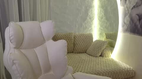 Snapshot of monique_a chatting on 18, 5, 2026 Ask me online show from 18, 5, 2026