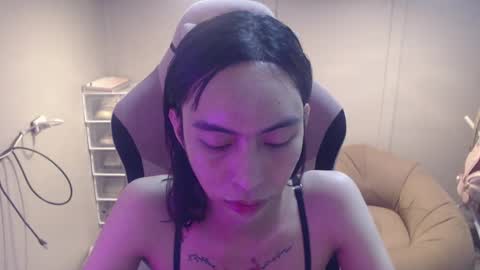 ELYSE A SIMPLE GIRL online show from 22, 1, 2025