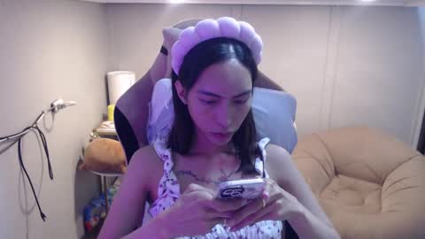 ELYSE A SIMPLE GIRL online show from 6, 3, 2025