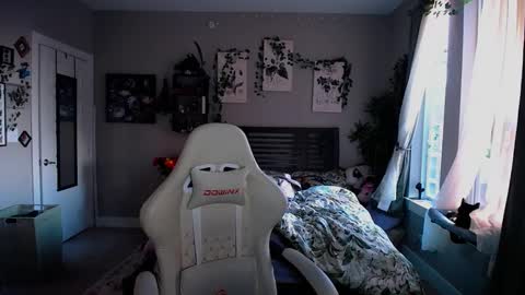 Lydia Mooney online show from 20, 2, 2025