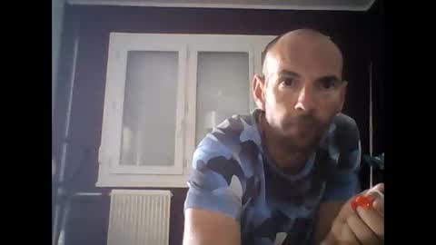 Snapshot of montmasse chatting on 28, 4, 2026 montmasse online show from 28, 4, 2026